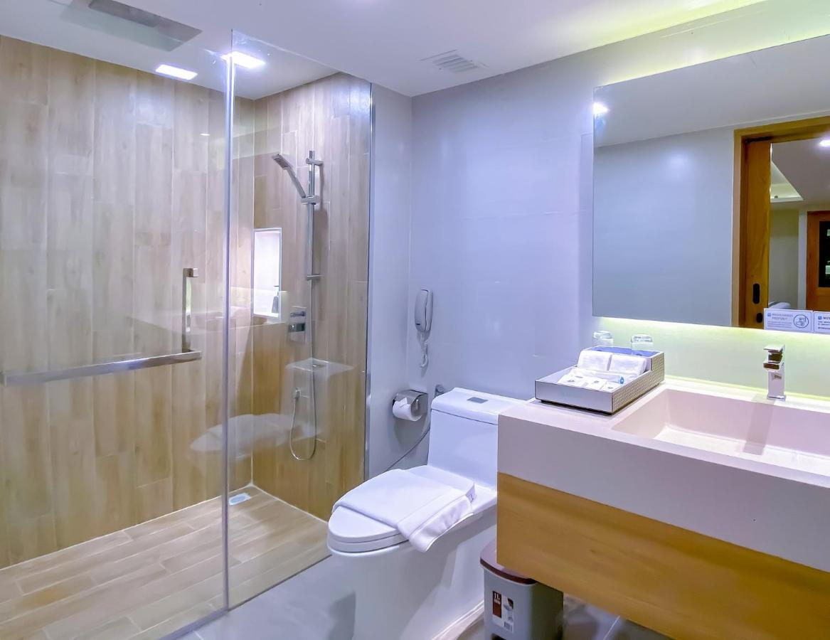 호텔 Phuket Graceland Resort And Spa - Sha Extra Plus Patong 5* (태국) - 최저가 ₩  89214 | Booked